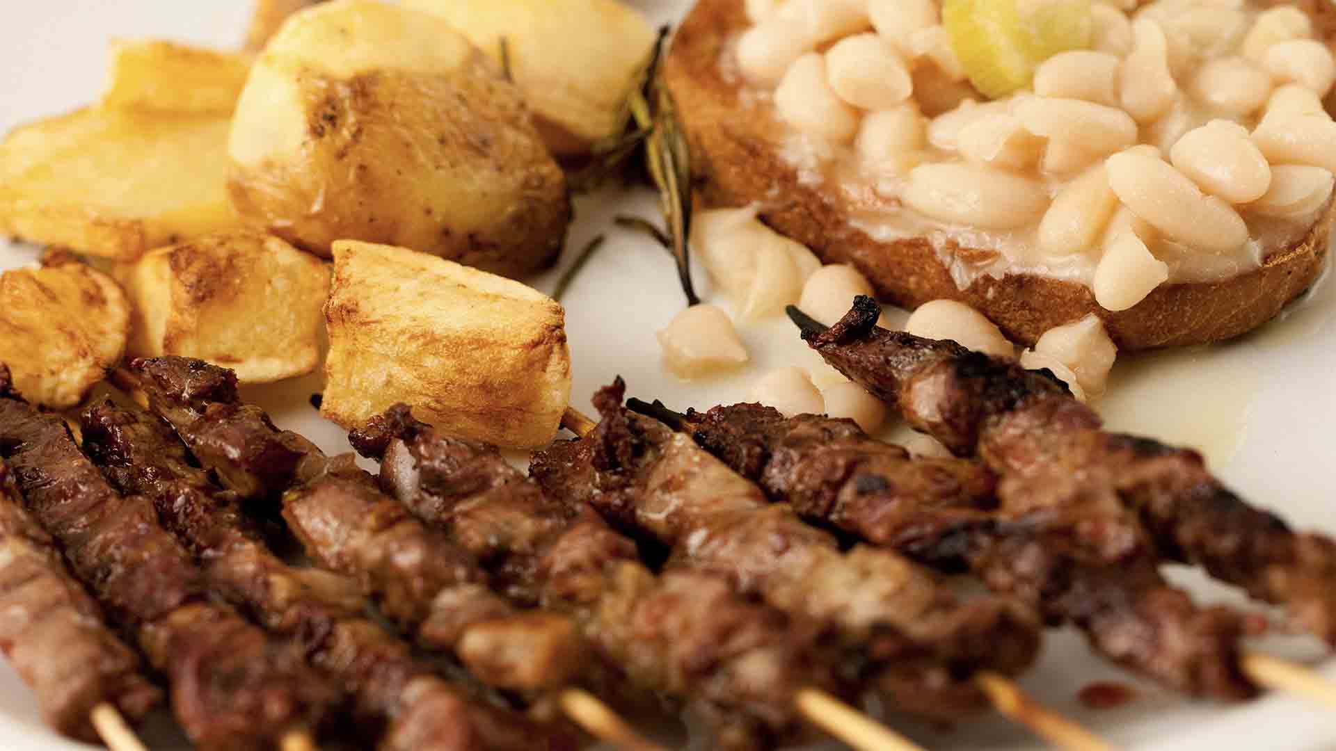 Arrosticini con fagiolini all'uccelletto